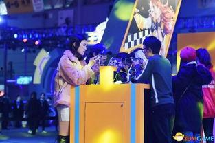 qq飞车群众怎么吃瓜,吃瓜现场揭秘，精彩瞬间不容错过！