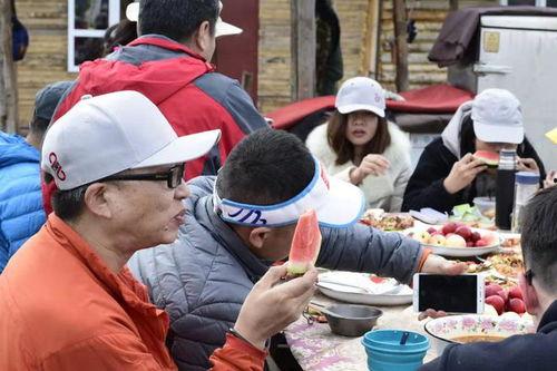 武汉吃瓜群众出门事件,一场城市生活的集体反思