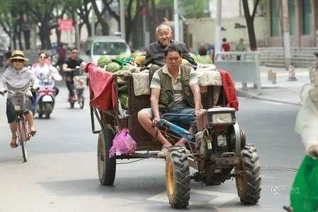 艰难的吃瓜群众是谁说的,揭秘网络流行语的诞生与传播